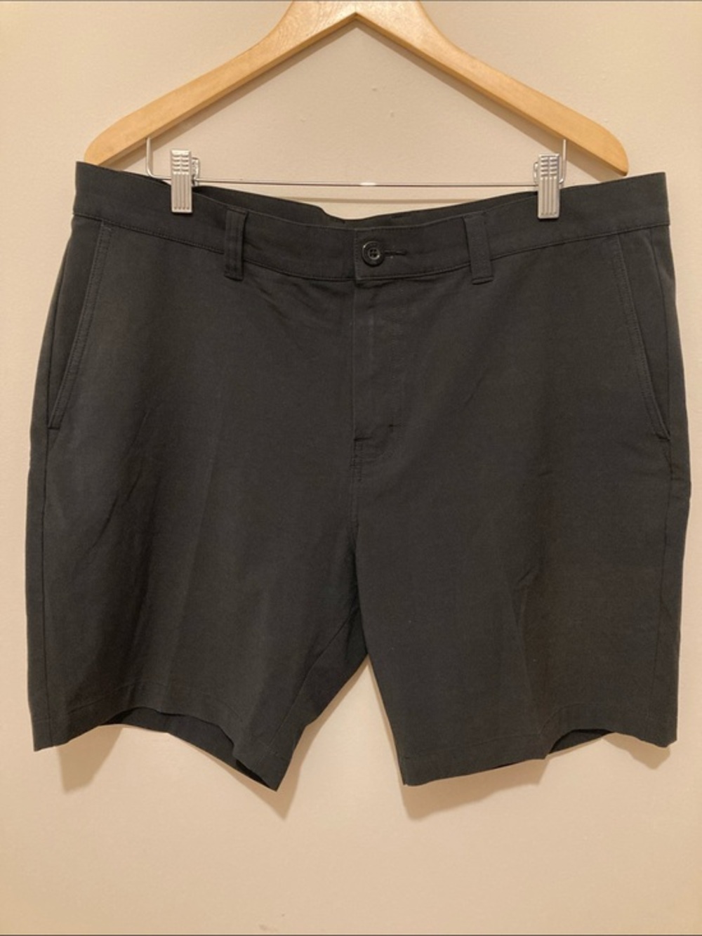 Travis Mathew 9in Men's Black Casual golf Shorts. Wanderlust in black